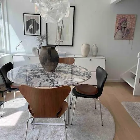 Apartment Vertikaldelt Tomannsbolig Til Leie *
